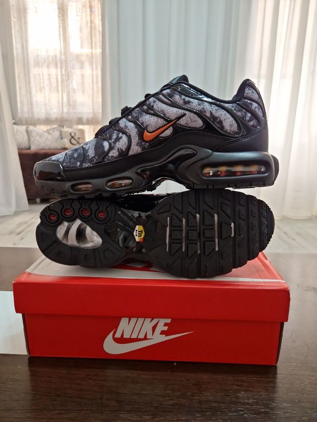 Nike AirMax Plus Blanco y Negro talla 43
