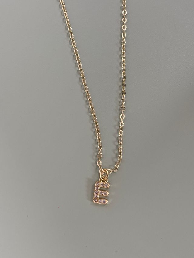 Collar inicial E dorado Luxenter