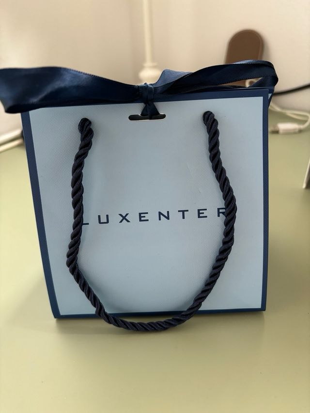 Collar inicial E dorado Luxenter