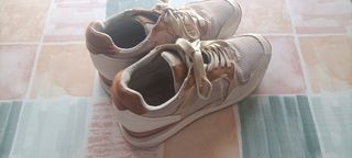 Zapatos con cuña oculta y cordones