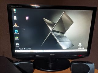 Monitor Lg + altavoces 