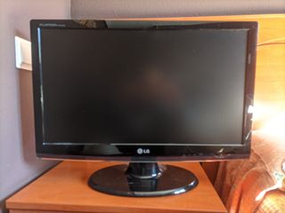 Monitor Lg + altavoces 