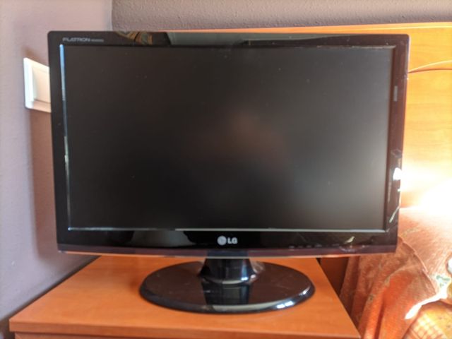 Monitor Lg + altavoces
