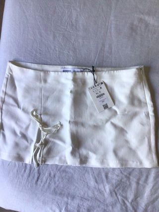 Minifalda blanca con lazos