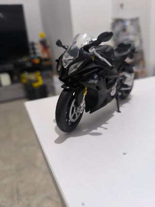 BMW S1000RR 2012 a escala 1/12