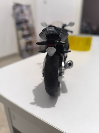 BMW S1000RR 2012 a escala 1/12