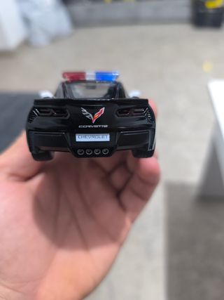 Chevrolet Corvette policía a escala 1/36