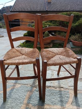 Coppia di sedie in legno