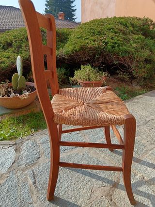 Coppia di sedie in legno