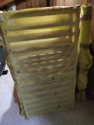 Culla in legno massiccio.