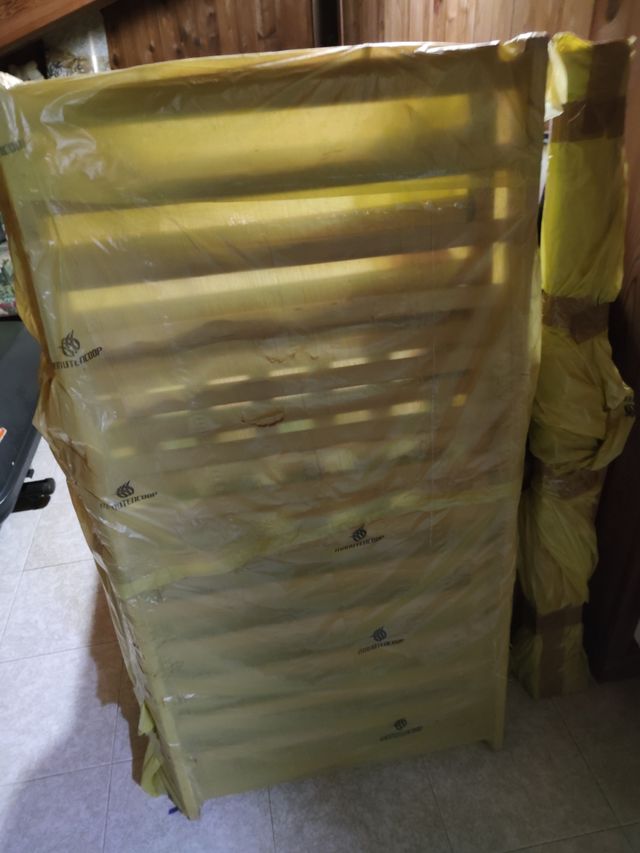 Culla in legno massiccio.