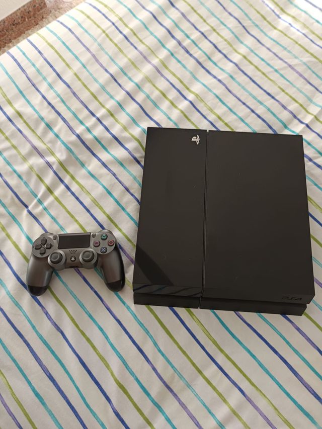 PS4 + 3 Juegos