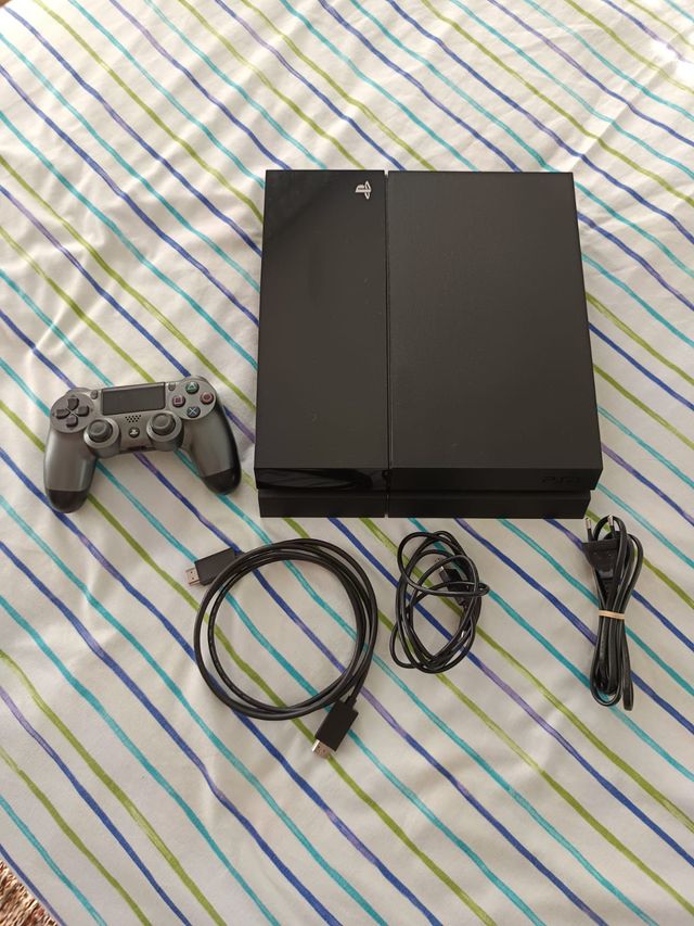 PS4 + 3 Juegos