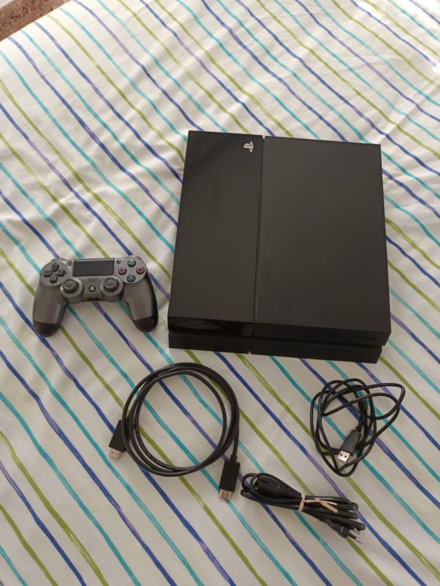 PS4 + 3 Juegos
