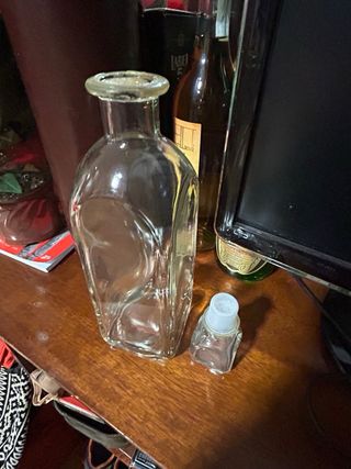 bottiglia di vetro completa di tappo