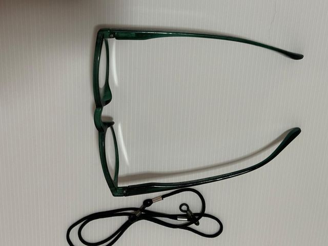 occhiali montatura colore verde