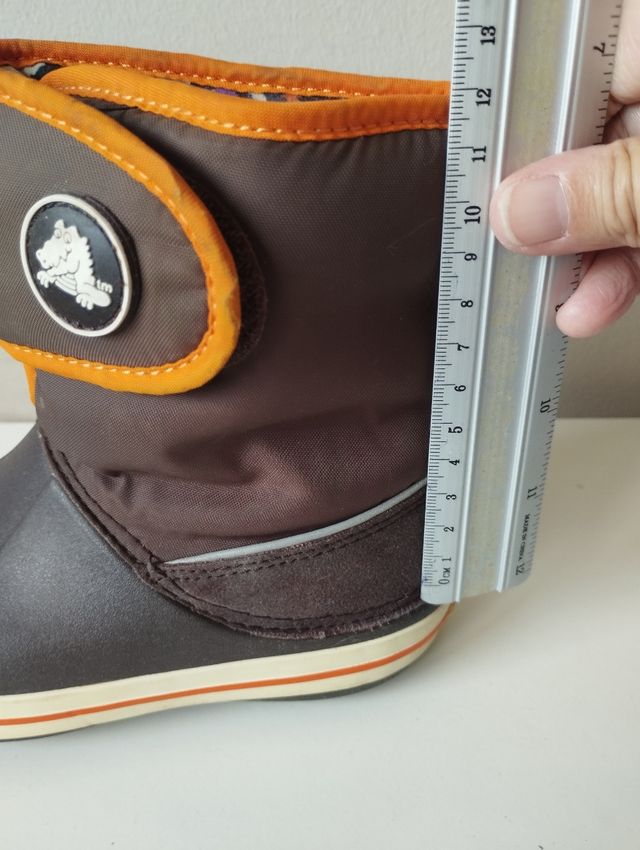 Botas nieve Crocs niño. Talla C11 (28/29