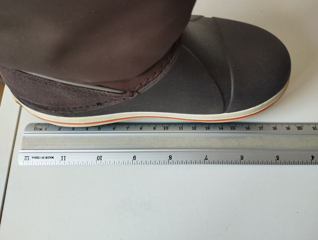 Botas nieve Crocs niño. Talla C11 (28/29