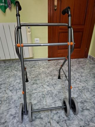 Andador de persona mayor