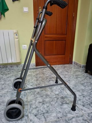 Andador de persona mayor