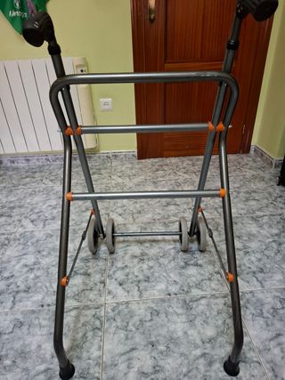 Andador de persona mayor