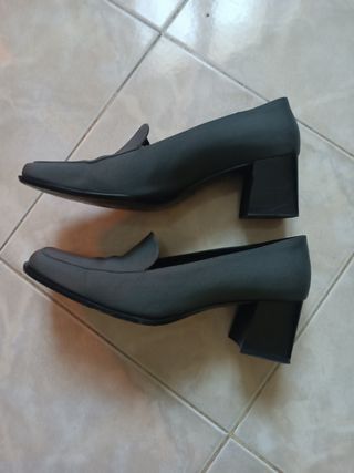 Scarpe grigie con tacco