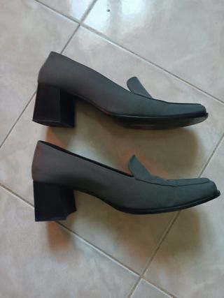 Scarpe grigie con tacco