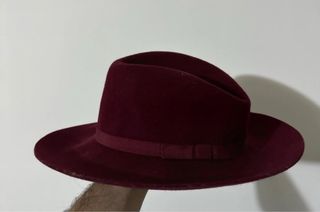 Cappello da donna rosso taglia M