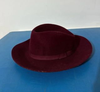 Cappello da donna rosso taglia M