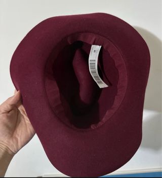 Cappello da donna rosso taglia M