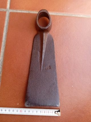 Azada ó azadón antiguo restaurado