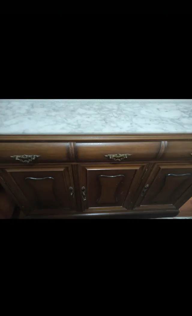 Taquillón de madera grande