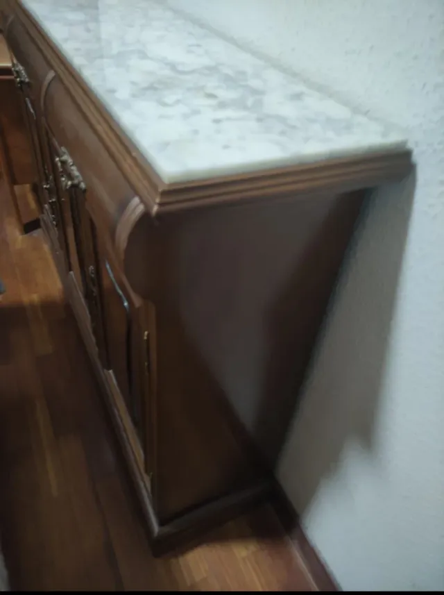 Taquillón de madera grande