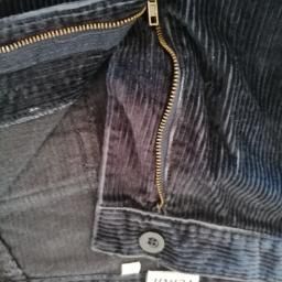 CAMISA DE FRANELA Y PANTALÓN DE PANA