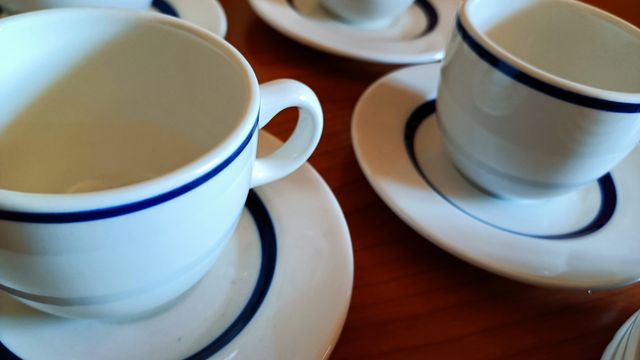 Juego de platos y tazas cerámica