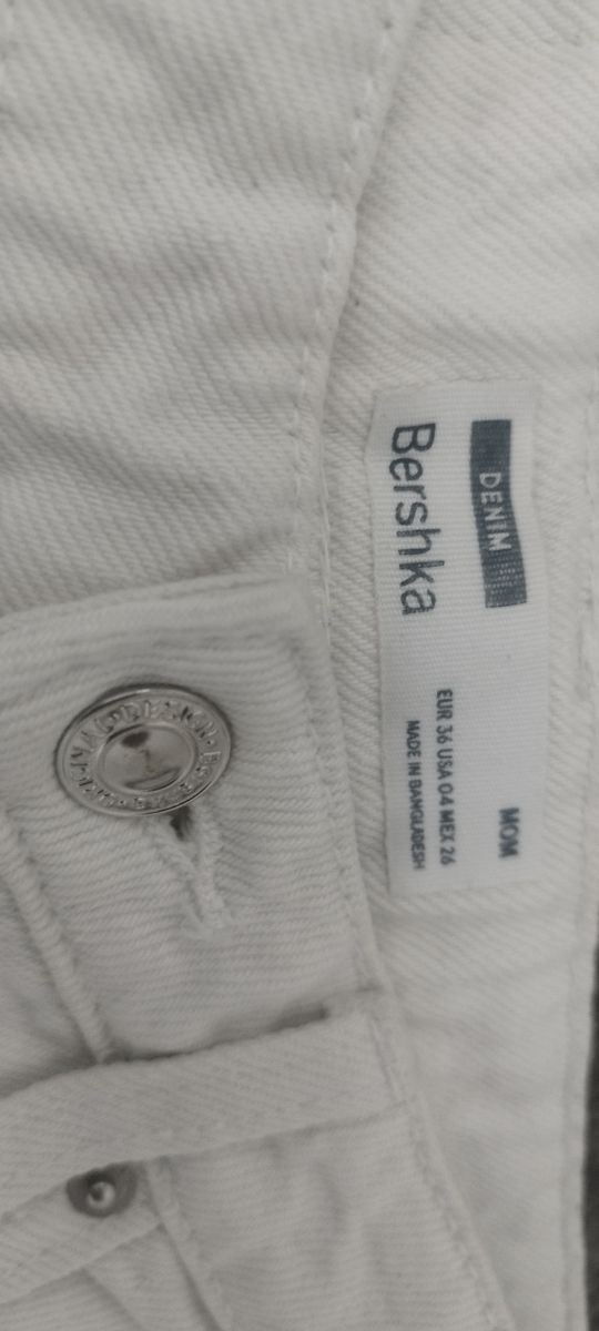 Jeans mom blanco. Talla 36. Bershka
