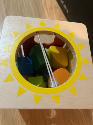 Caja de madera con formas