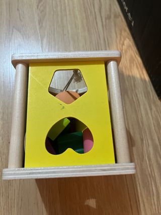 Caja de madera con formas