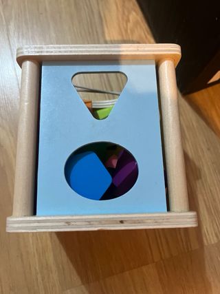 Caja de madera con formas