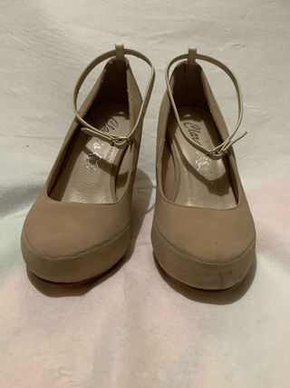 Zapatos nude con pulsera