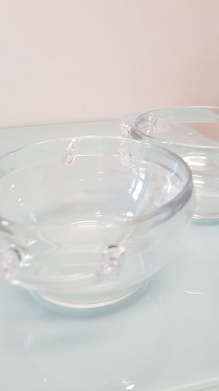 Taças de vidros com asas transparentes