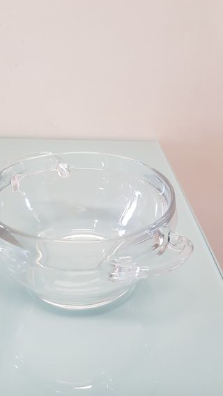 Taças de vidros com asas transparentes