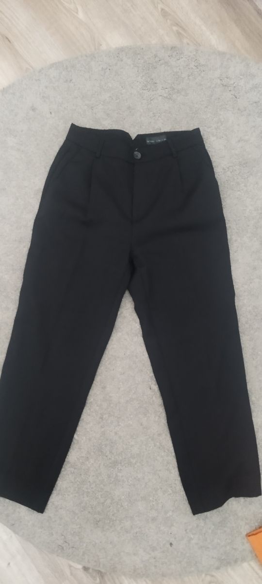 Pantalón pinzas, Lefties. Talla 34.