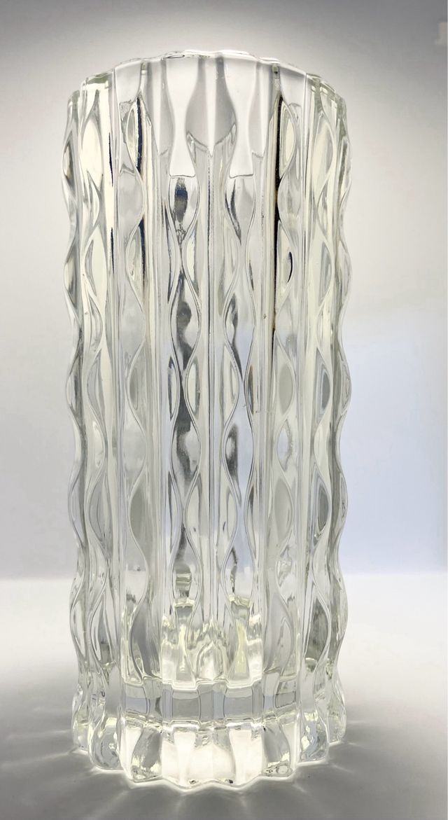 Jarrón de vidrio facetado