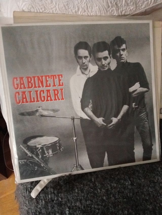 Cuatro Rosas - Gabinete Caligary