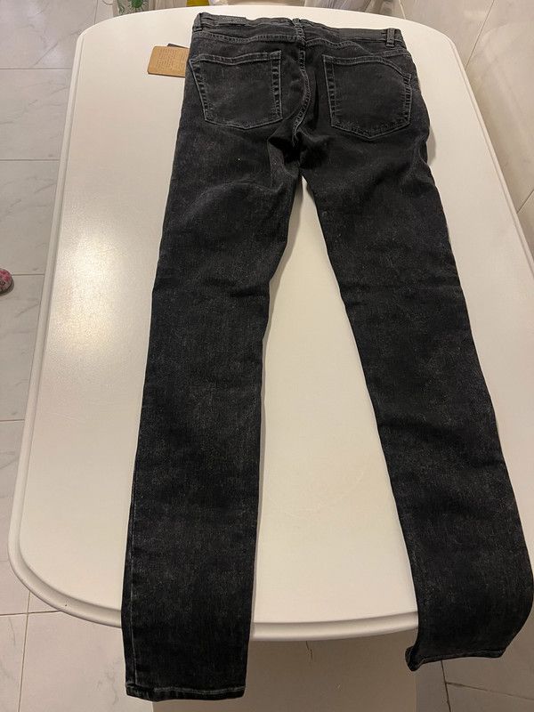 Pantalón vaquero negro