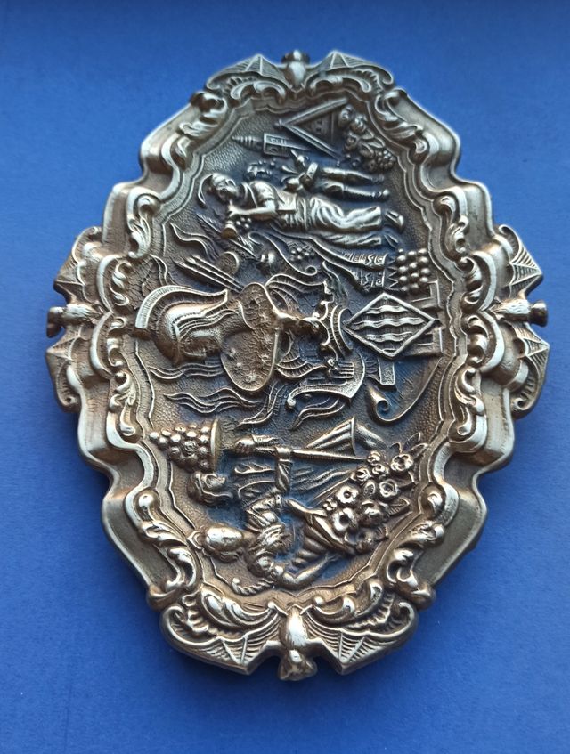 Bandeja valenciana de bronce.