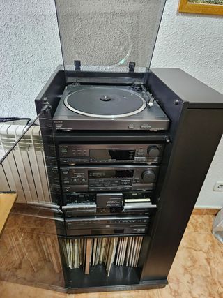 Equipo de música con mueble 