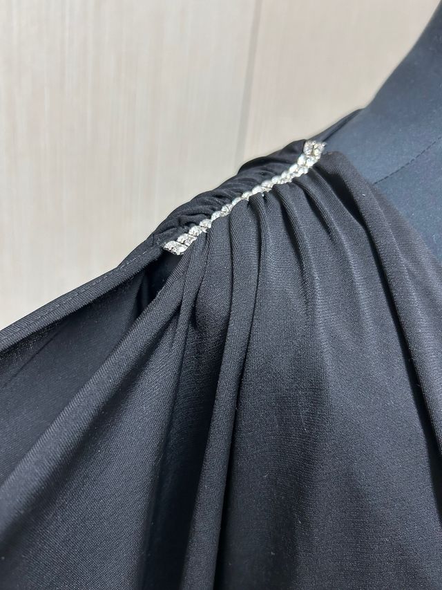 Blusa negra con strass