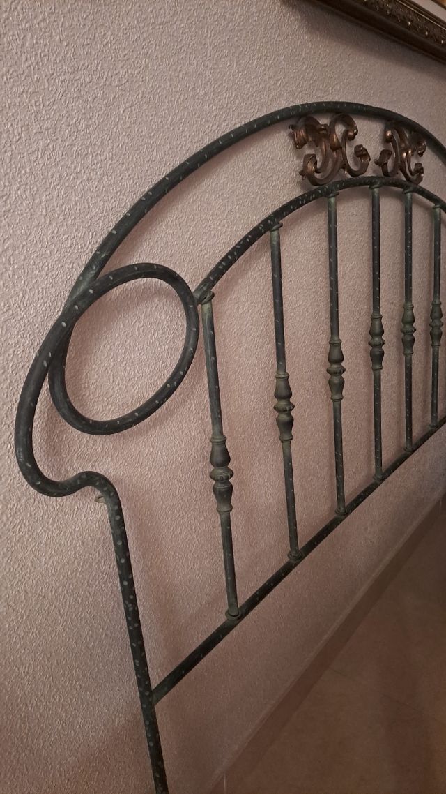 Cabecero de bronce